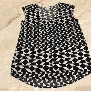 J Crew Black & White Geometric Print Short Sleeve Shirt Sz 2